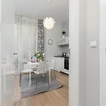 Planty Park Lobzowska By Renters * Krakau