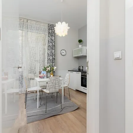 Planty Park Lobzowska By Renters * Krakau